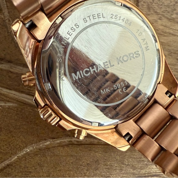 Michael Kors gold tone watch - Picture 3 of 3